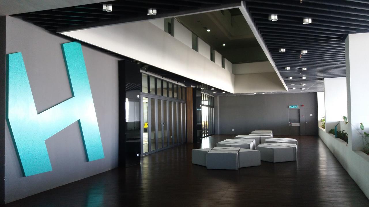A Suites - Atria Sofo Suites 페탈링자야 외부 사진
